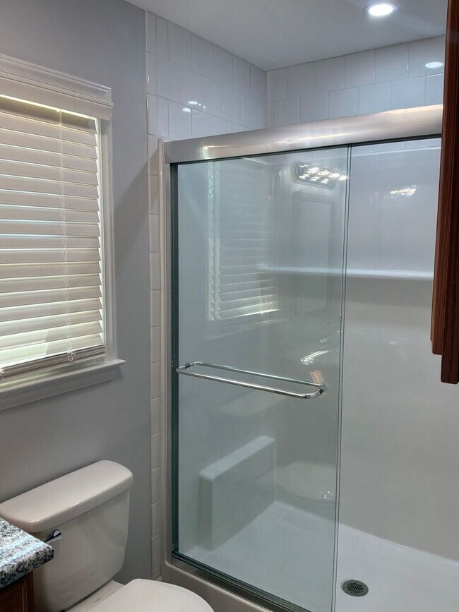 Building Photo - Beautiful 3 Bedroom is NOW AVAILABLE!!!
