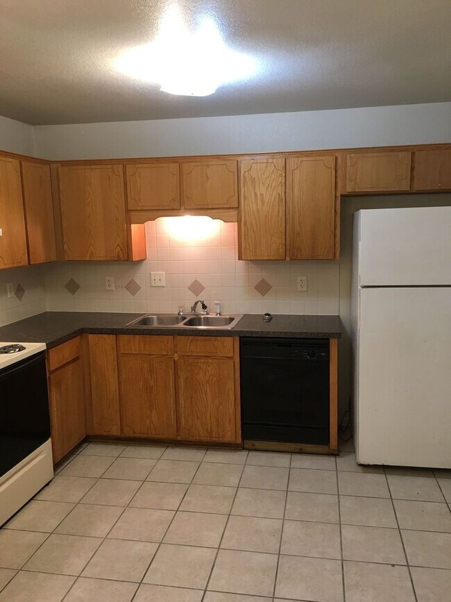 Building Photo - 3003 Cantabrian Dr