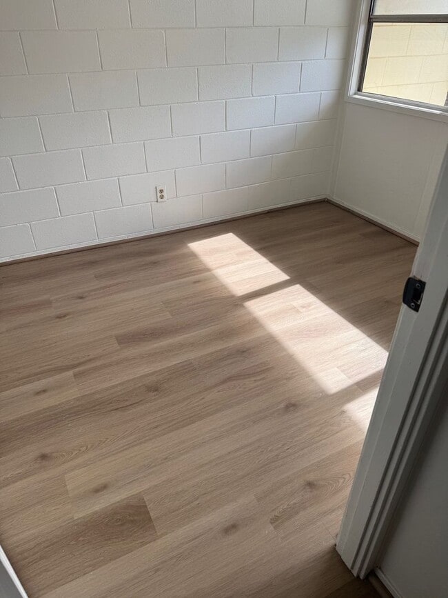 Building Photo - Townhouse 3 bedroom