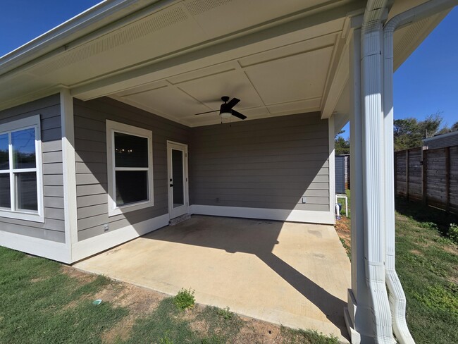 Building Photo - 1821 Lubbock Rd