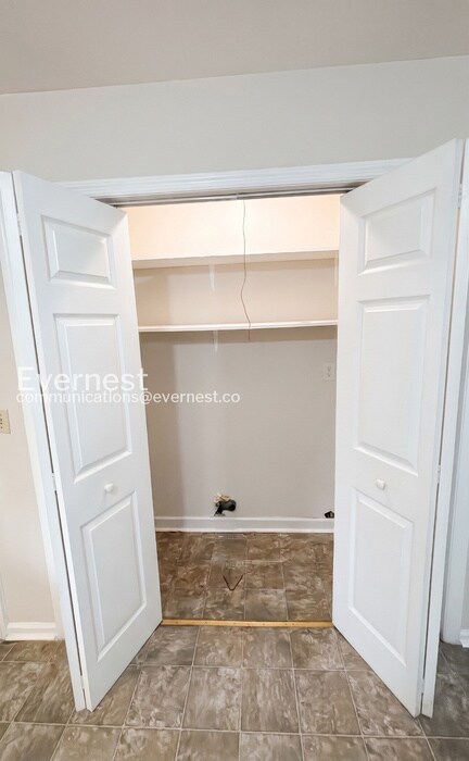 Building Photo - 309 Nye Dr