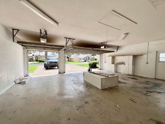 Building Photo - HUGE PRICE REDUCTION!! HOME IS READY FOR A...