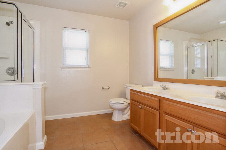 Building Photo - 7938 Blue Wahoo Ln