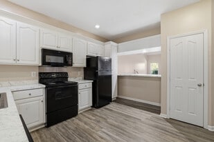 Building Photo - Sterling Pointe Town Homes