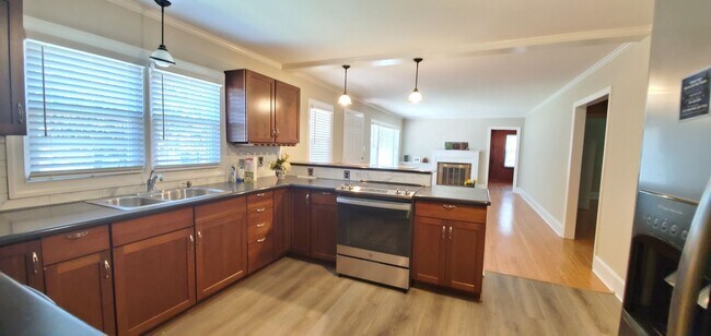 Building Photo - Haymount Charm Home