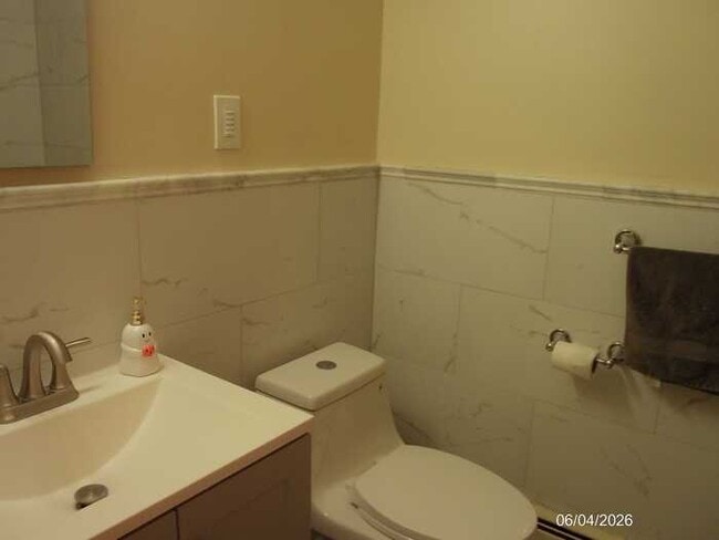 Building Photo - 1253 Island Dr