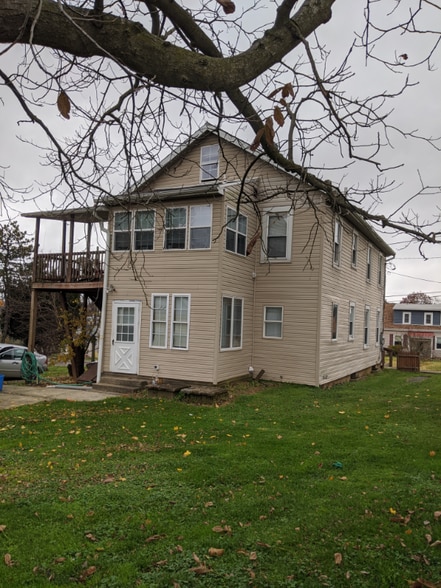 Building Photo - 2474 Lincoln Ave