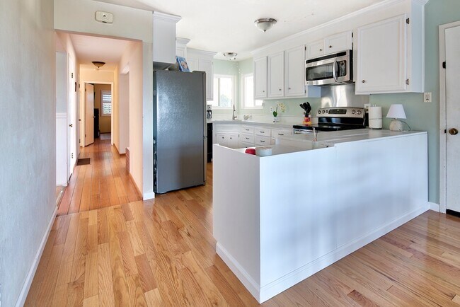 Building Photo - 595 Tanbark Terrace