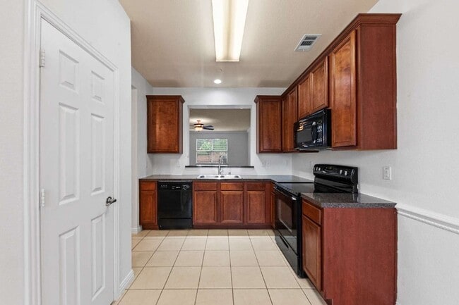 Building Photo - 252 Heritage Hill Dr