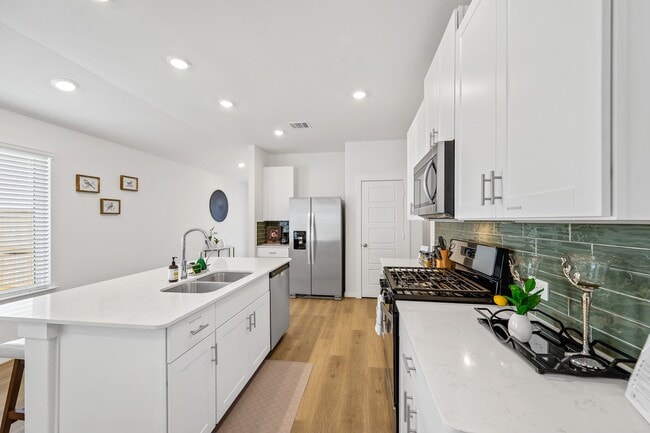 Building Photo - 1940 Velvet Oak Ln