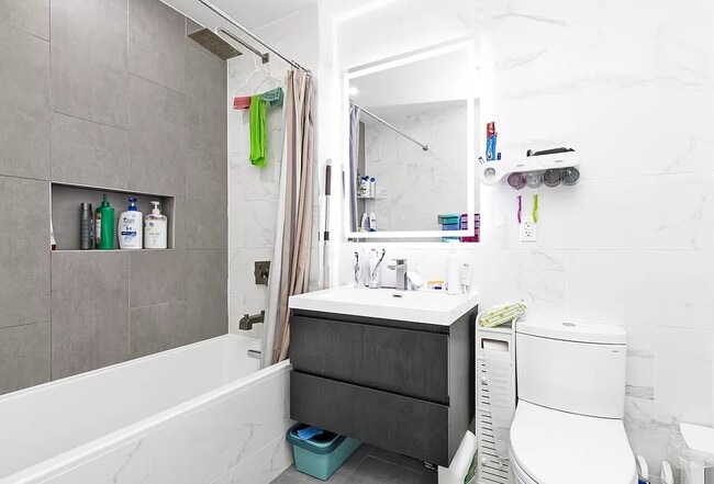 Building Photo - Modern 1BR – Limited Availability