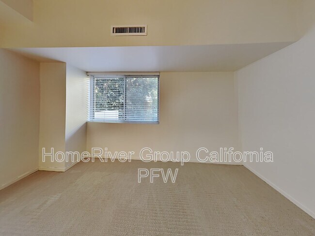Building Photo - 1155 N La Cienega Blvd