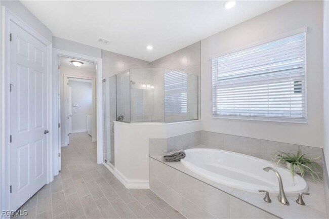 Building Photo - 514 Kamari Cv