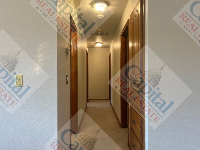 Building Photo - Country Beauty