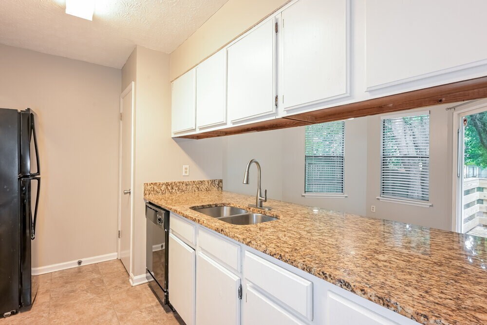 Building Photo - 6052 Creekford Dr