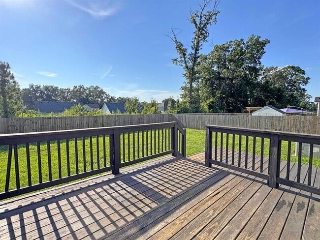 Building Photo - 144 Sycamore Hill Dr