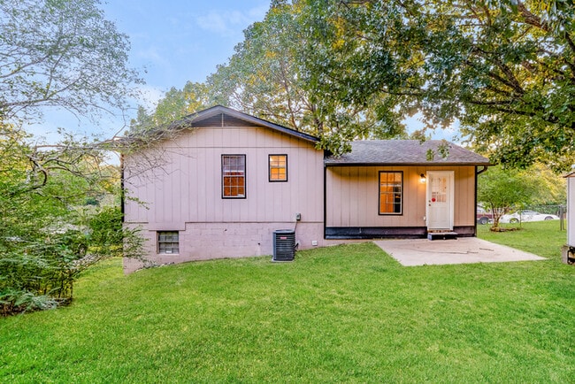 Building Photo - 5938 Dewey Heights Rd