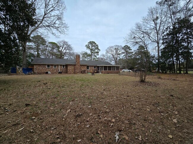 Building Photo - 637 Sierra St