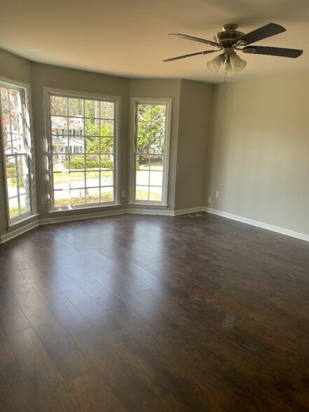 Building Photo - 2131 Hamstead Ct
