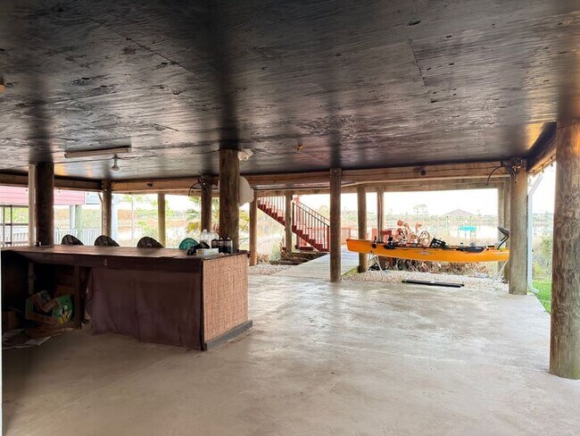 Building Photo - 2572 Gulf Breeze Ave