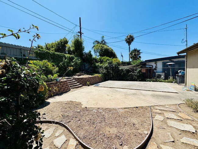 Building Photo - 4 BED / 2 BATH NEAR SDSU w/ LARGE BACKYARD...