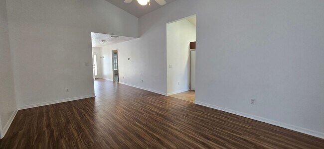 Building Photo - 1500 Kayuni Dr
