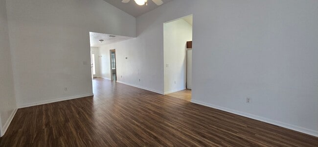 Building Photo - 3/2 ~ Lake View Estates ~ Corner Lot!