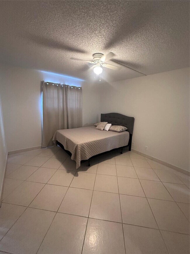 Building Photo - 164 Burgandy Way