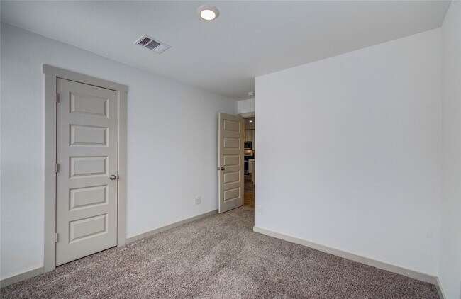 Building Photo - 10602 Great Basin Dr