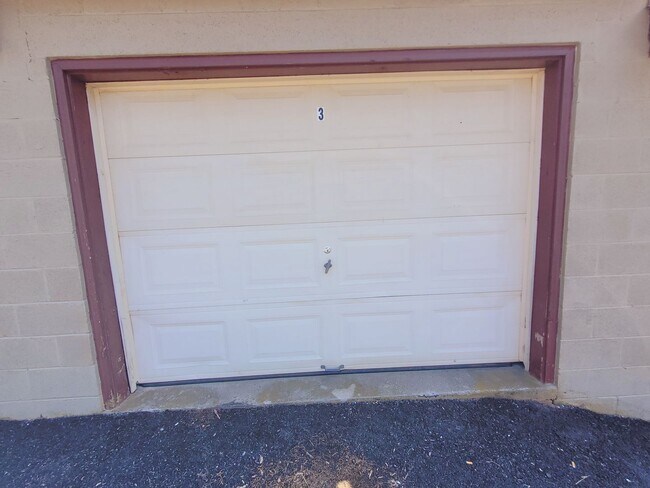 Building Photo - 46 Tritch Ln