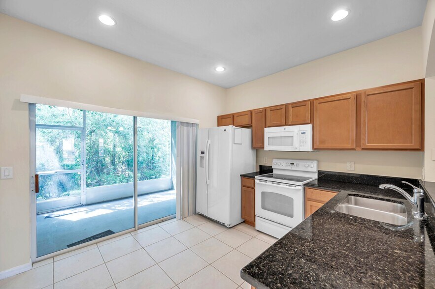 Building Photo - 31240 Claridge Pl