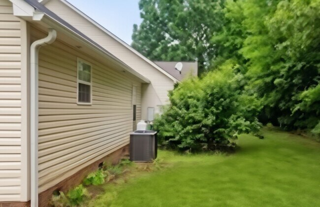 Building Photo - 4641 Hickory Grove Rd