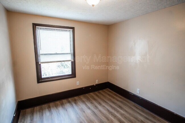 Building Photo - 1709 E 5th Ave