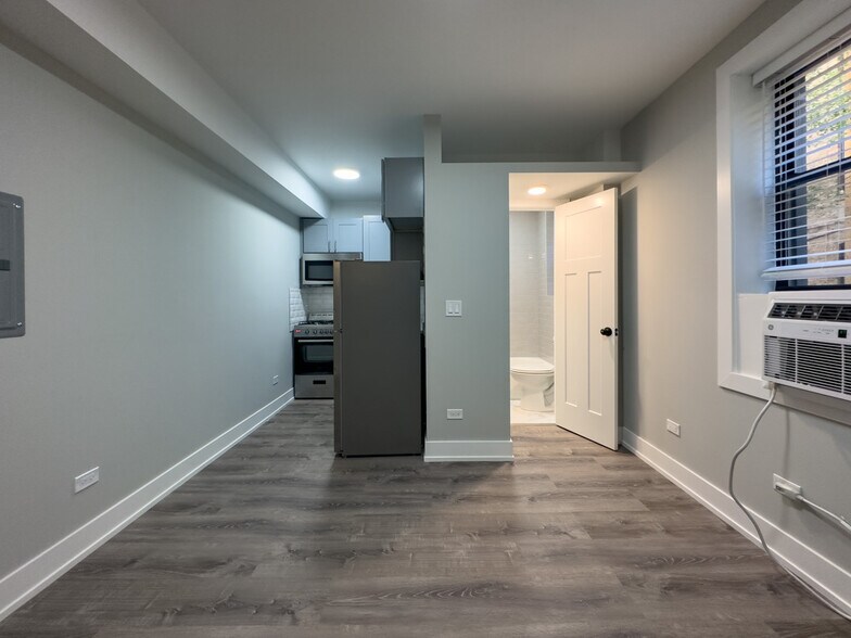 Building Photo - 503 W Belmont Ave
