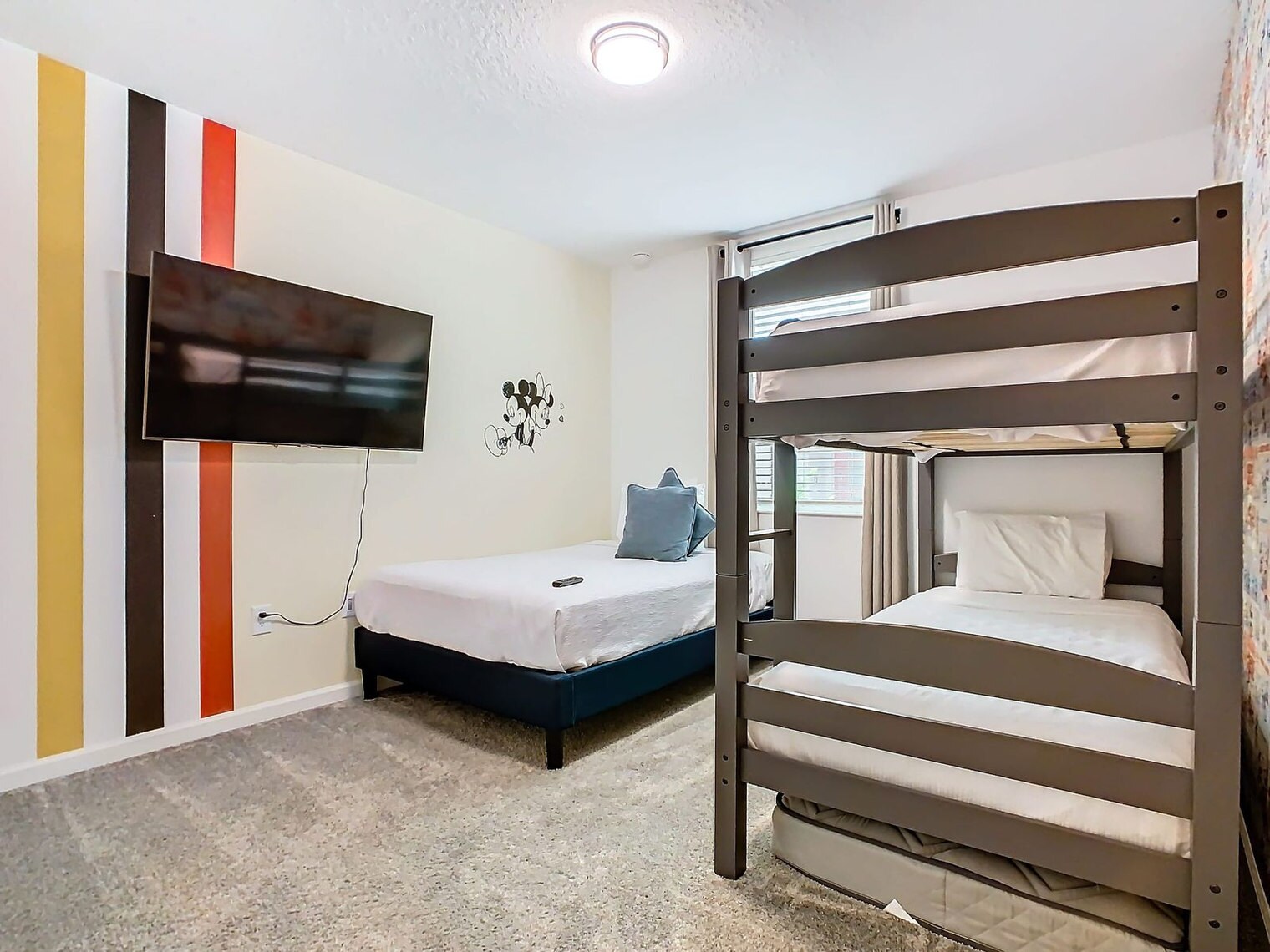 Building Photo - 1083 Splash Shot Pl