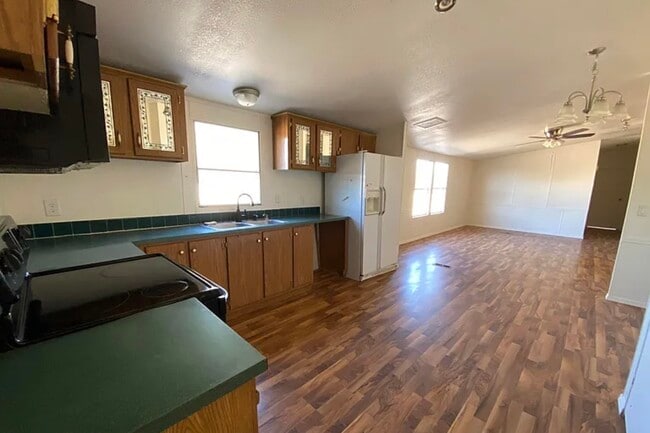 Building Photo - 4350 W Hammon Dr