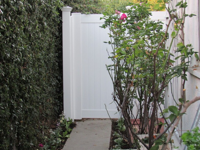 Private Back Garden Gate - 6078 W 18th St