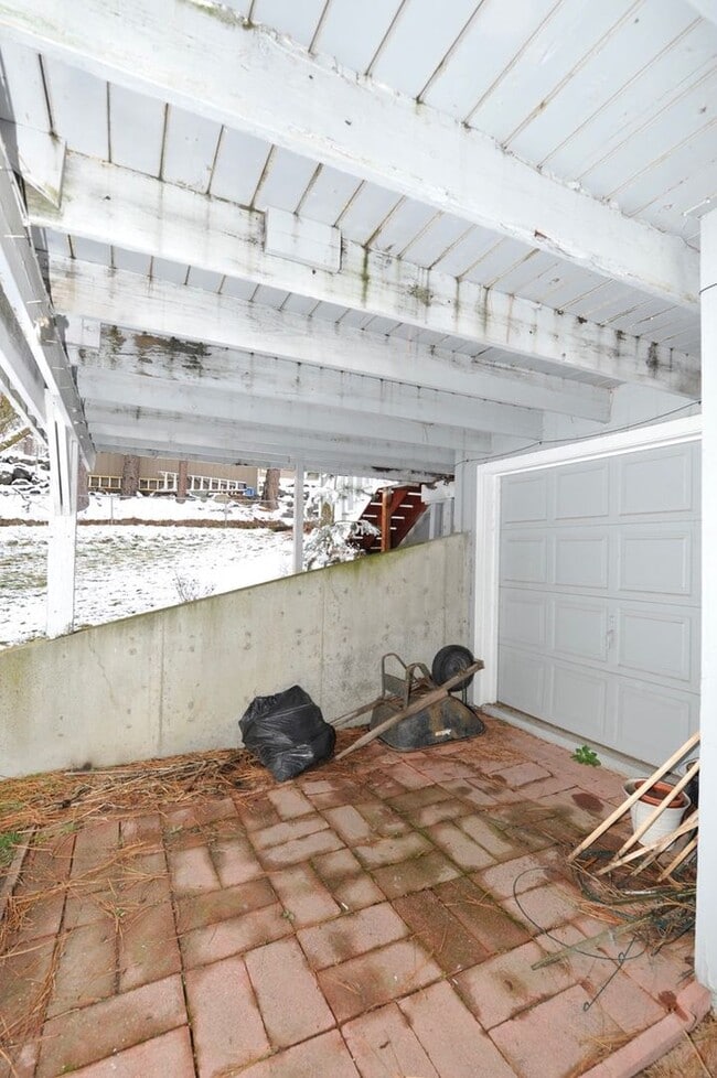 Building Photo - Fairway Golf Course 3 bed 3 bath with basement