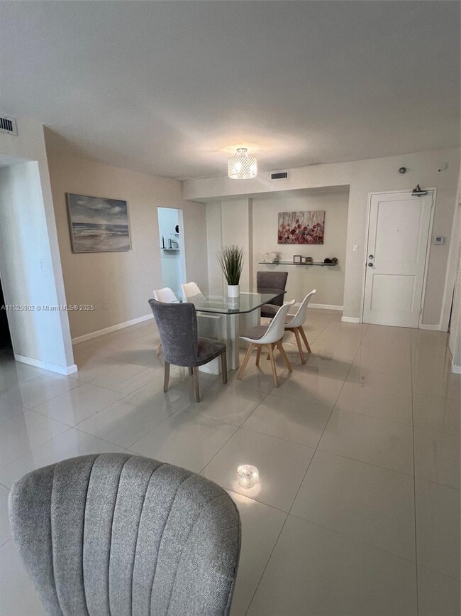 Primary Photo - 10185 Collins Ave