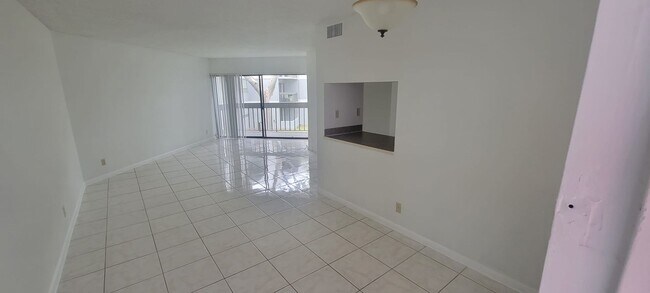 Building Photo - One bedroom unit near Palm Beach Outlets