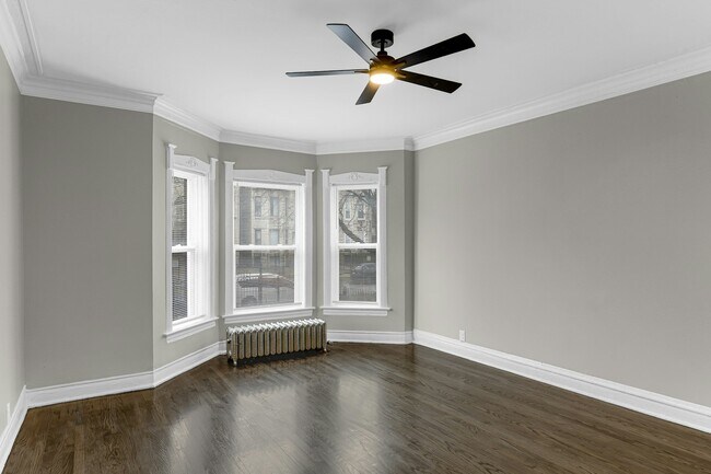 Building Photo - 6360 S Greenwood Ave