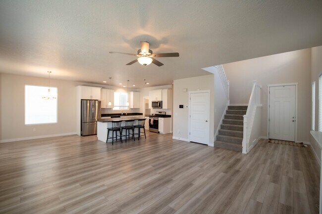 Building Photo - 4172 E Tivon Ln