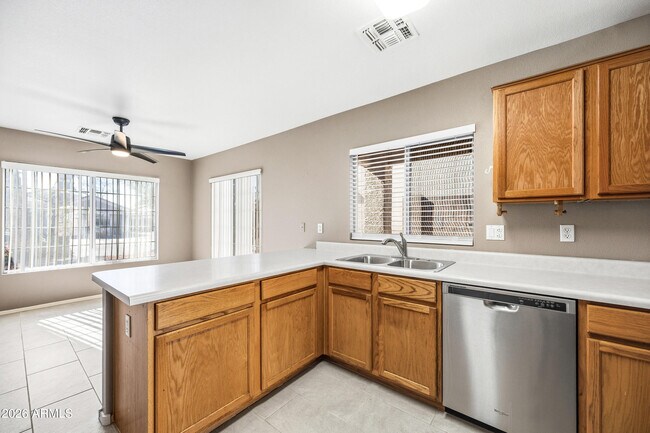 Building Photo - 858 E Monterey St