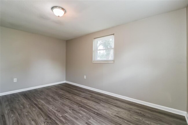 Building Photo - 8912 Hervel Cir