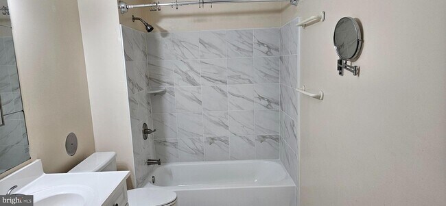 Building Photo - 4906 Columbia Rd