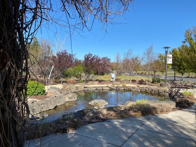 Building Photo - Eagle Crest Condo at Lone Pine