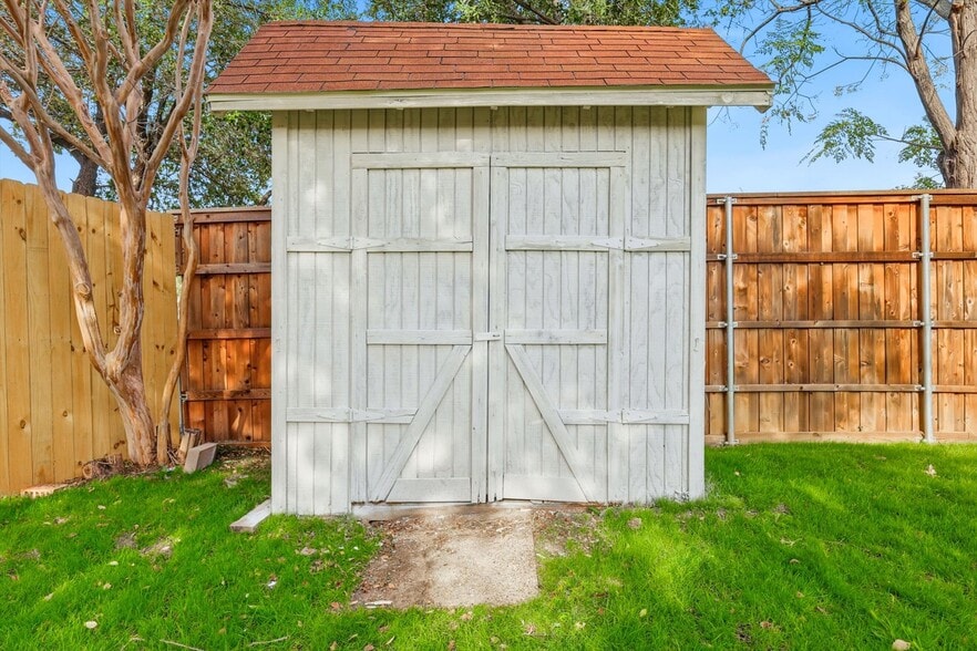 shed for yard tools and storage - 4813 Via Ventura