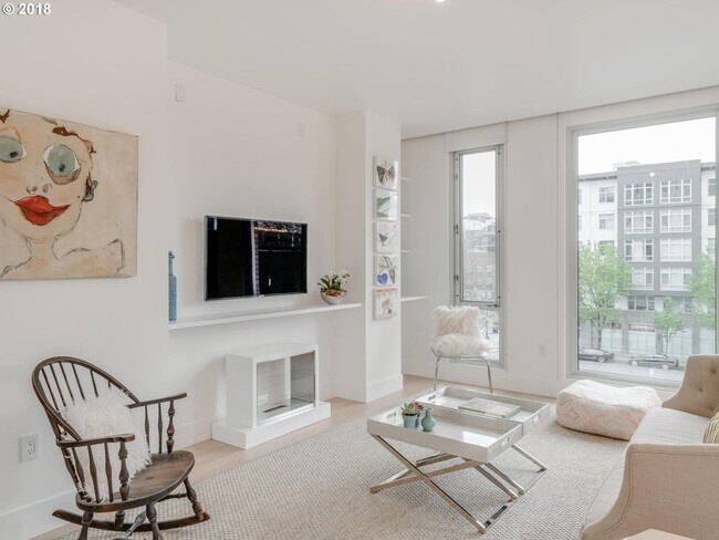 Building Photo - MOVE IN SPECIAL: $500 OFF! Stunning Condo ...