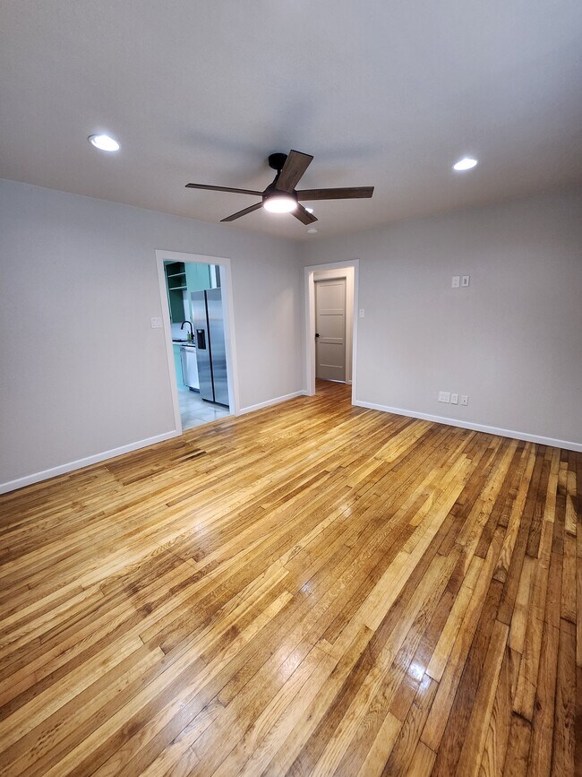 Building Photo - 1503 S 15th St