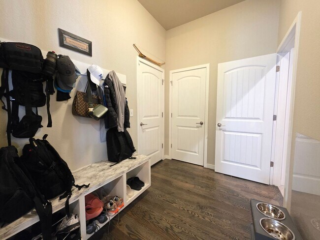 Building Photo - 5 Bed 4 Bath Home In Flying Horse North!!